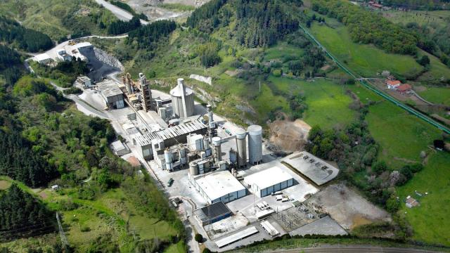 Instalaciones de la cementera en Arrigorriaga