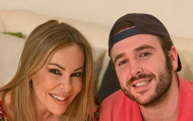 Ana Obregón, en una imagen con su hijo Aless.