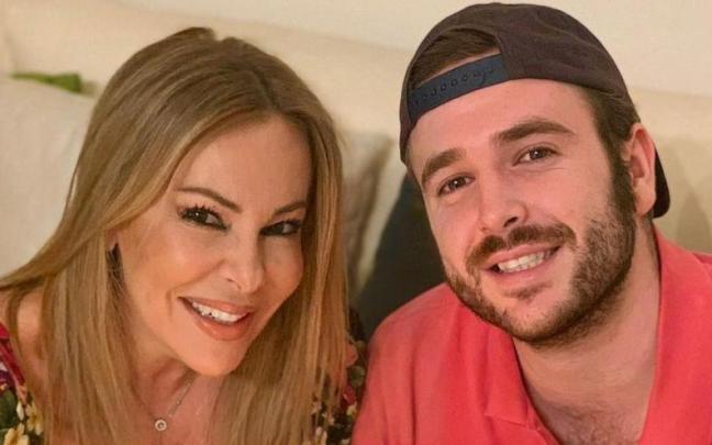 Ana Obregón, en una imagen con su hijo Aless.