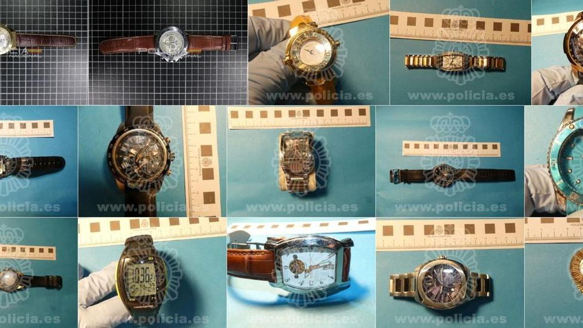 Algunos de los relojes expuestos por los agentes.