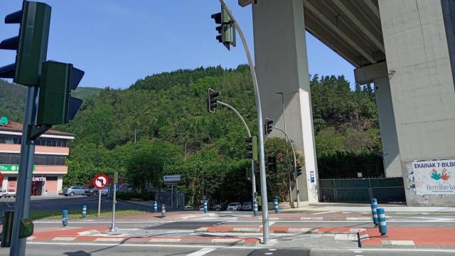 La nueva zona de paso ofrece garantías de seguridad a la hora de atravesar la calzada de la N-634. / Udala La nueva zona de paso ofrece garantías de seguridad a la hora de atravesar la calzada de la N-634.