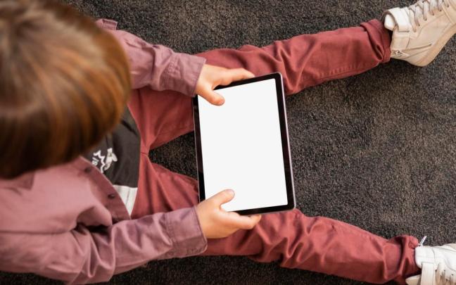Las pantallas y los menores, una relación que hay que enseñar y educar. / Freepik Las pantallas y los menores, una relación que hay que enseñar y educar.