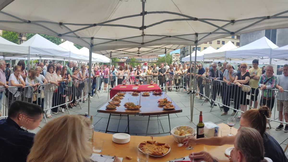 Foto de la primera edición del Concurso Internacional de Tortilla Irunesa, celebrado el pasado año durante los sanmarciales.