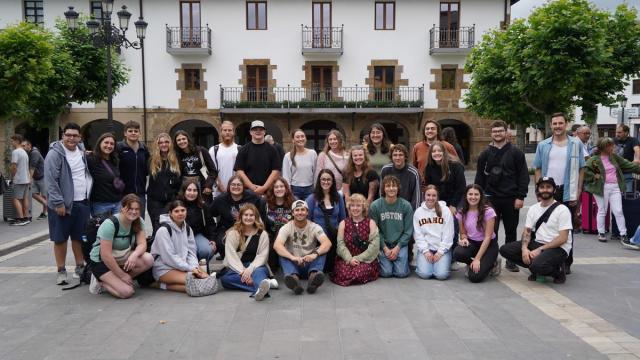 Participantes en el programa 'Ateak Ireki' en Lazkao.