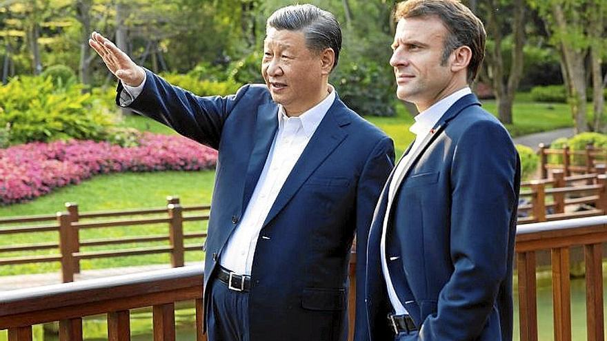 Emmanuel Macron junto a Xi Jinping el pasado viernes. | FOTO: EFE