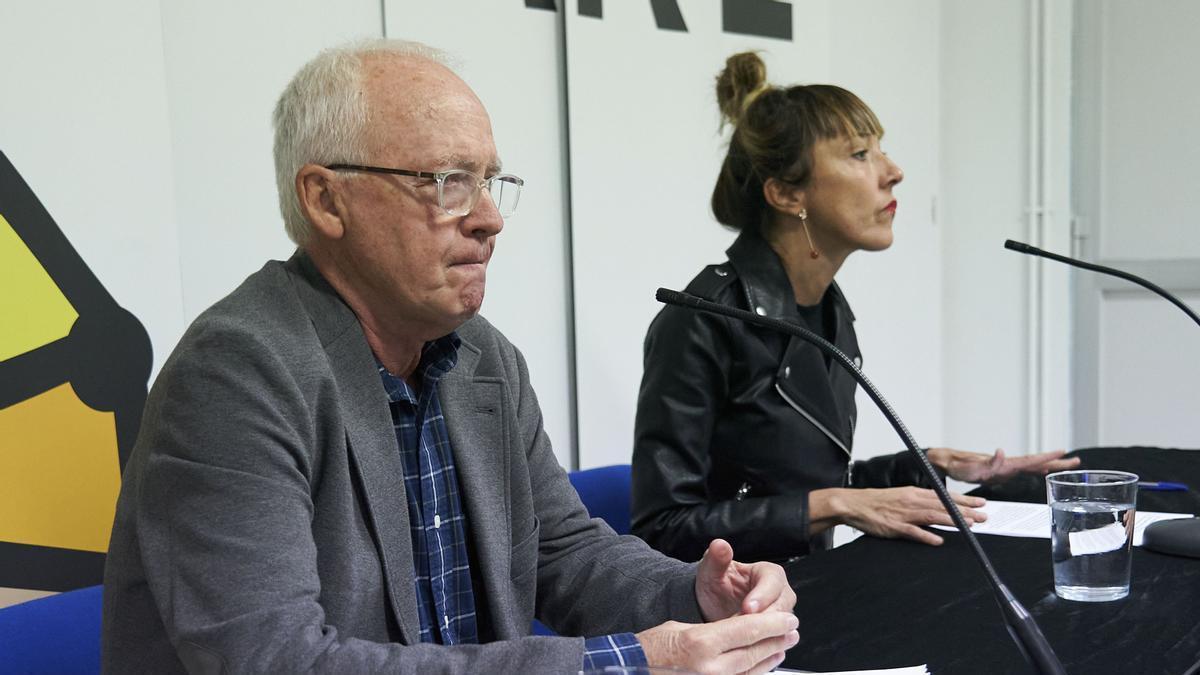 Joseba Azkarraga y Begoña Atxa en la rueda de prensa de Sare.