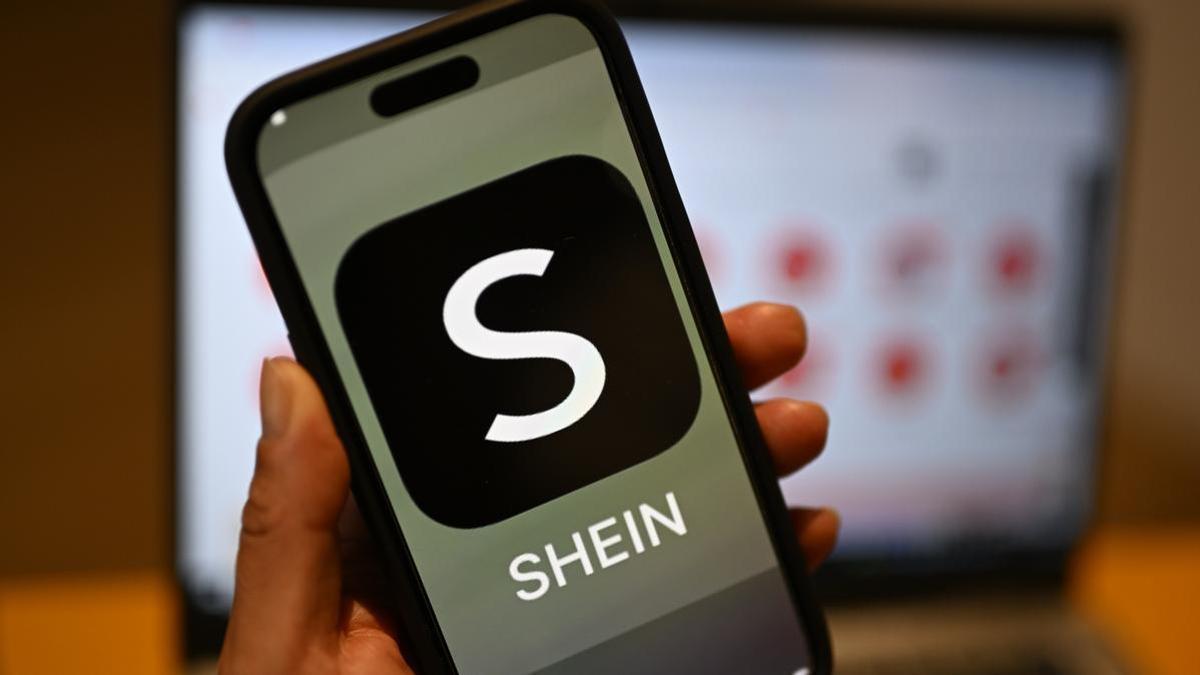 Logo de la empresa china Shein en un teléfono móvil.