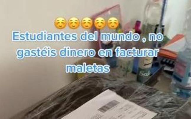 La maleta, recién llegada a Nápoles. La maleta, recién llegada a Nápoles.