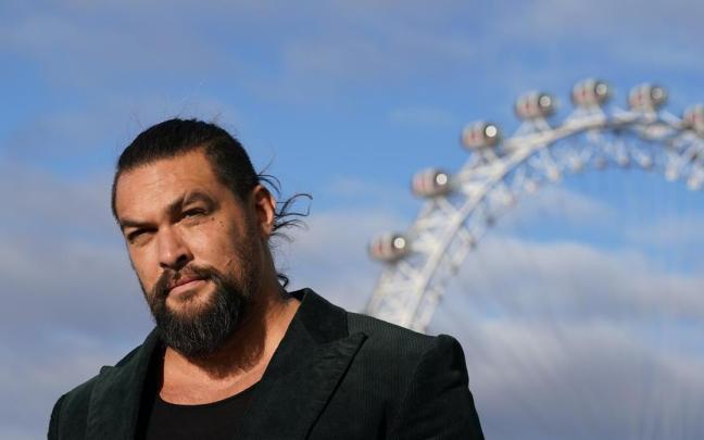Jason Momoa en una premier en Londres.