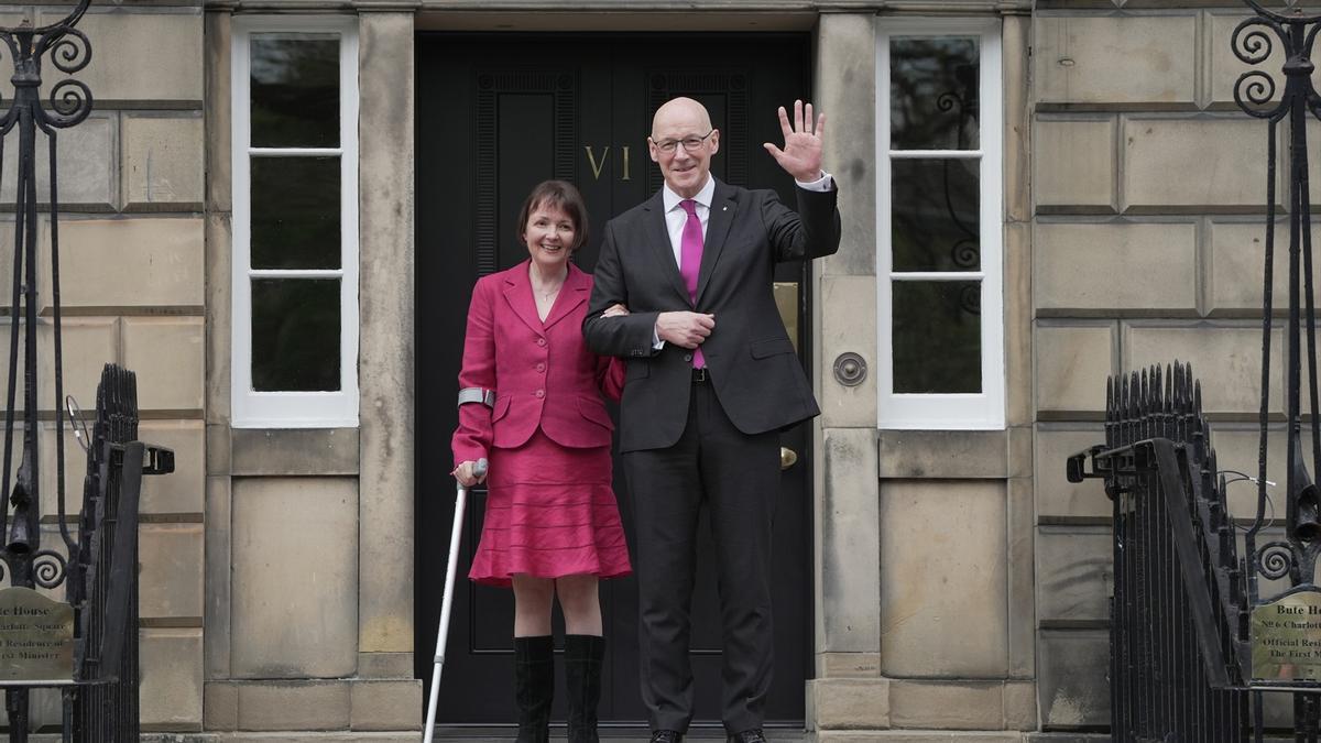 Swinney toma posesión como nuevo ministro principal de Escocia.