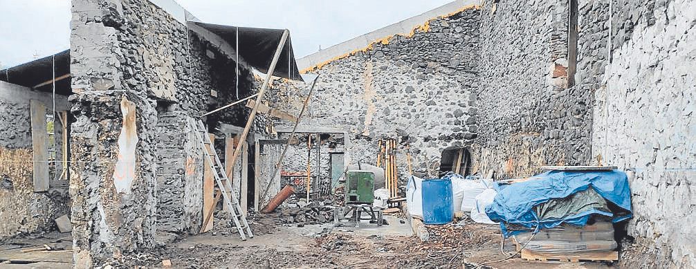 Soraluzeko Ezozia auzoan dagoen Legarda baserriaren eraberritze prozesua.