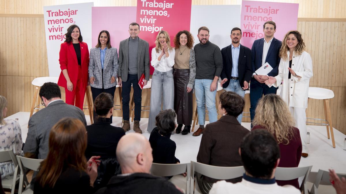 Cumbre de Sumar junto a ministros y diferentes portavoces que integran la coalición