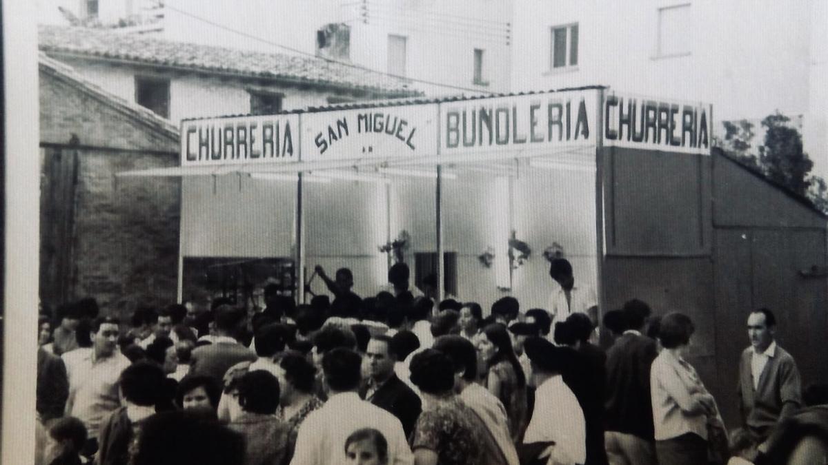 Foto antigua de la churrería San Miguel en el barrio de Txantrea, en Pamplona.