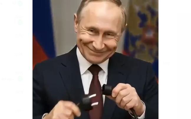 El presidente ruso, Vladímir Putin, cortando el suministro eléctrico en un meme. / X El presidente ruso, Vladímir Putin, cortando el suministro eléctrico en un meme.