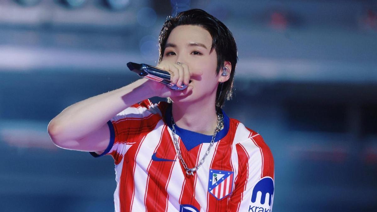 Suga, de BTS, con la nueva equipación del Atlético de Madrid.