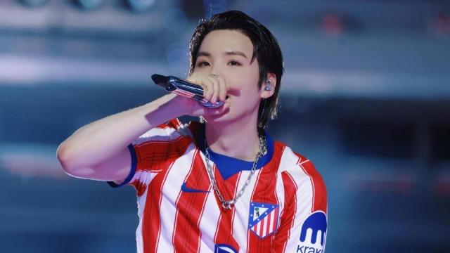 Suga, de BTS, con la nueva equipación del Atlético de Madrid.