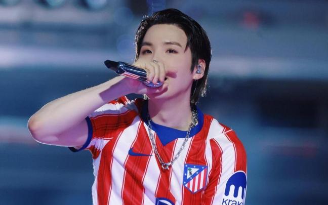 Suga, de BTS, con la nueva equipación del Atlético de Madrid.