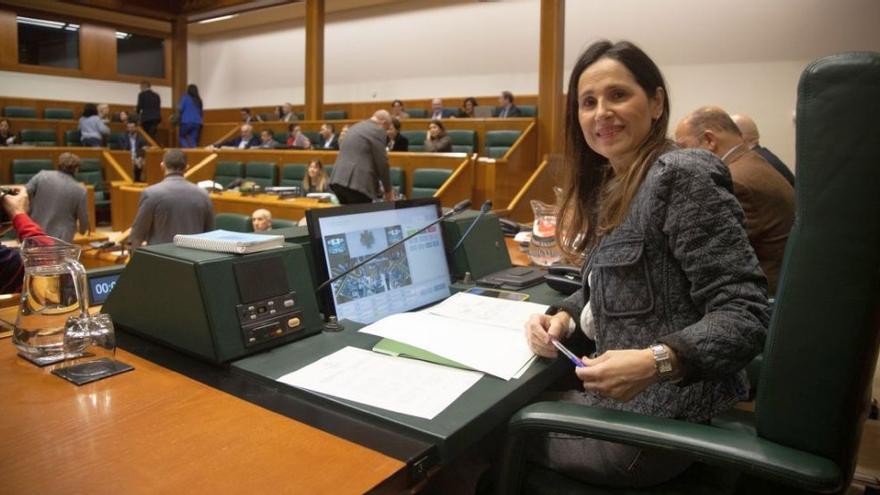 La presidenta del Parlamento Vasco, Bakartxo Tejeria, durante un pleno de la pasada legislatura.