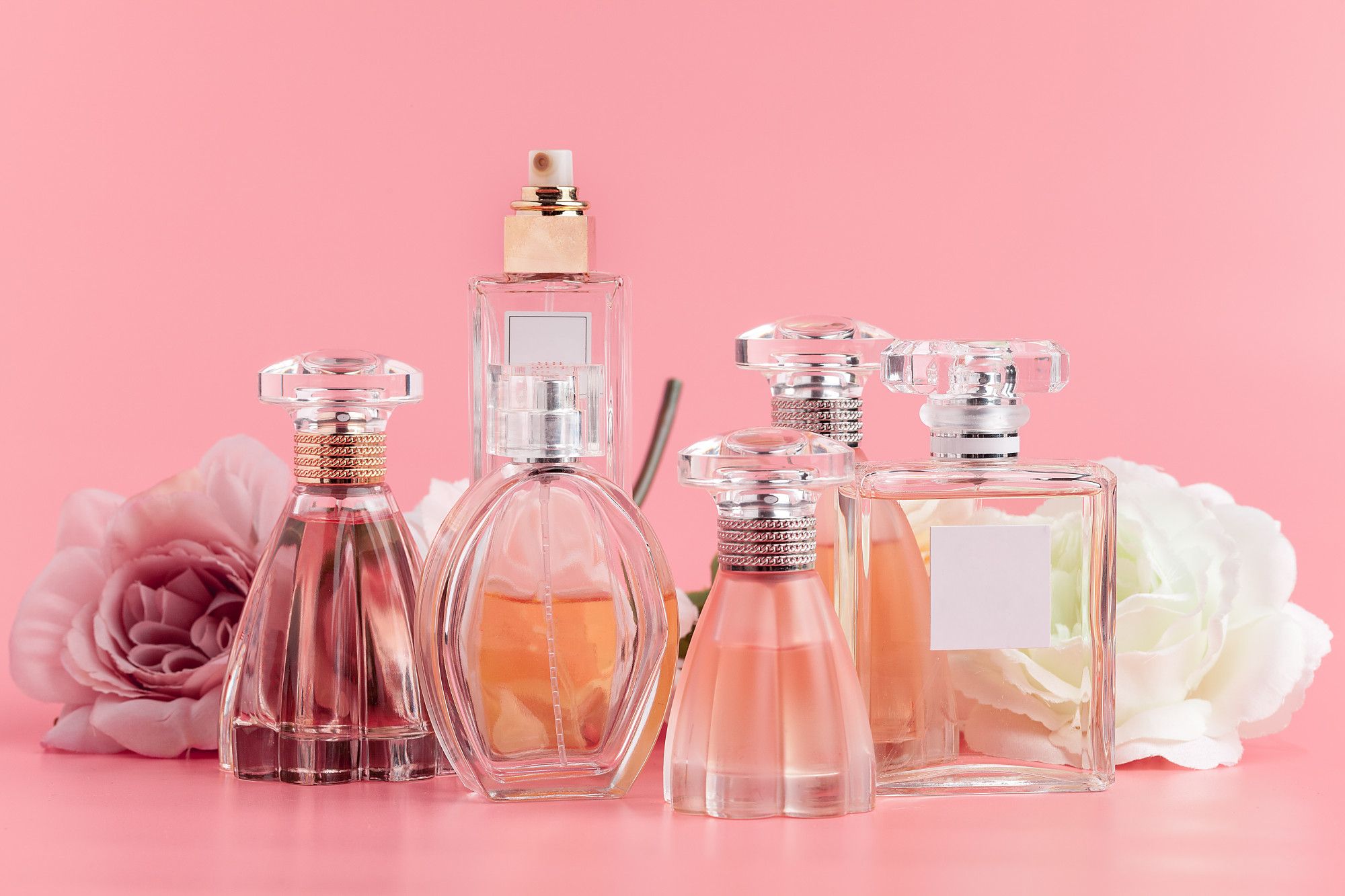Frascos de perfume de mujer.