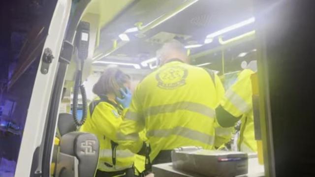 Samur-PC atiende a un menor de 14 años con dos heridas por arma blanca.