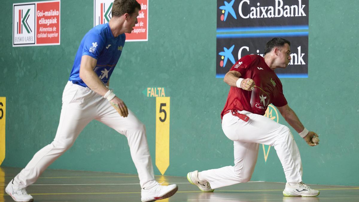 Erik Jaka supera a Iñaki Artola en el Cuatro y Medio de San Fermín.