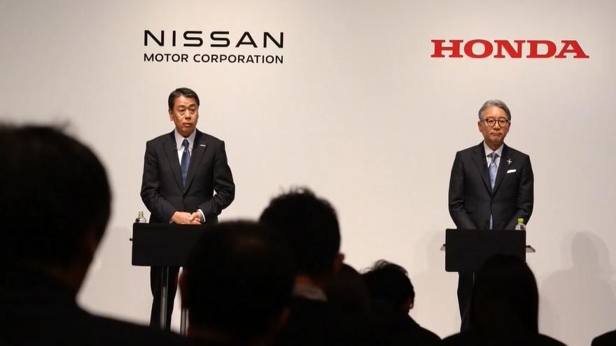 La rueda de prensa conjunta de Nissan y Honda, donde han anunciado el inicio de las negociaciones para su fusión.