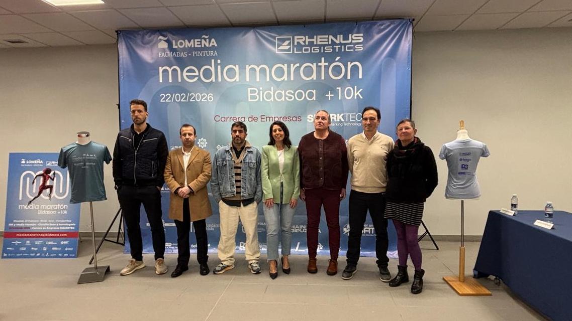 Foto de la presentación de la Media Maratón del Bidasoa, organizada por el Bidasoa Atletiko Taldea, esta mañana en el Espacio Palmera Montero.