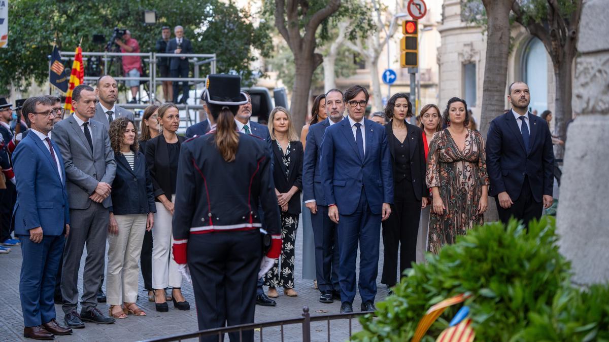 Salvador Illa participa en la ofrenda floral al monumento a Rafael Casanova.