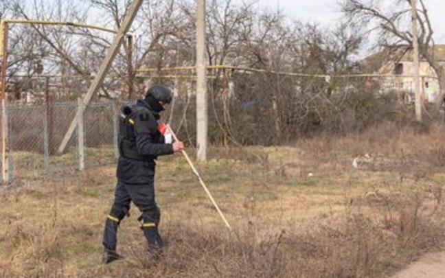 Labores de desminado en Jersón