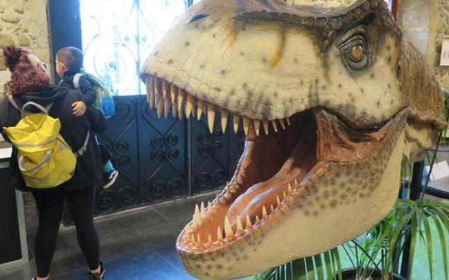 La exposición de la entrada del ayuntamiento.