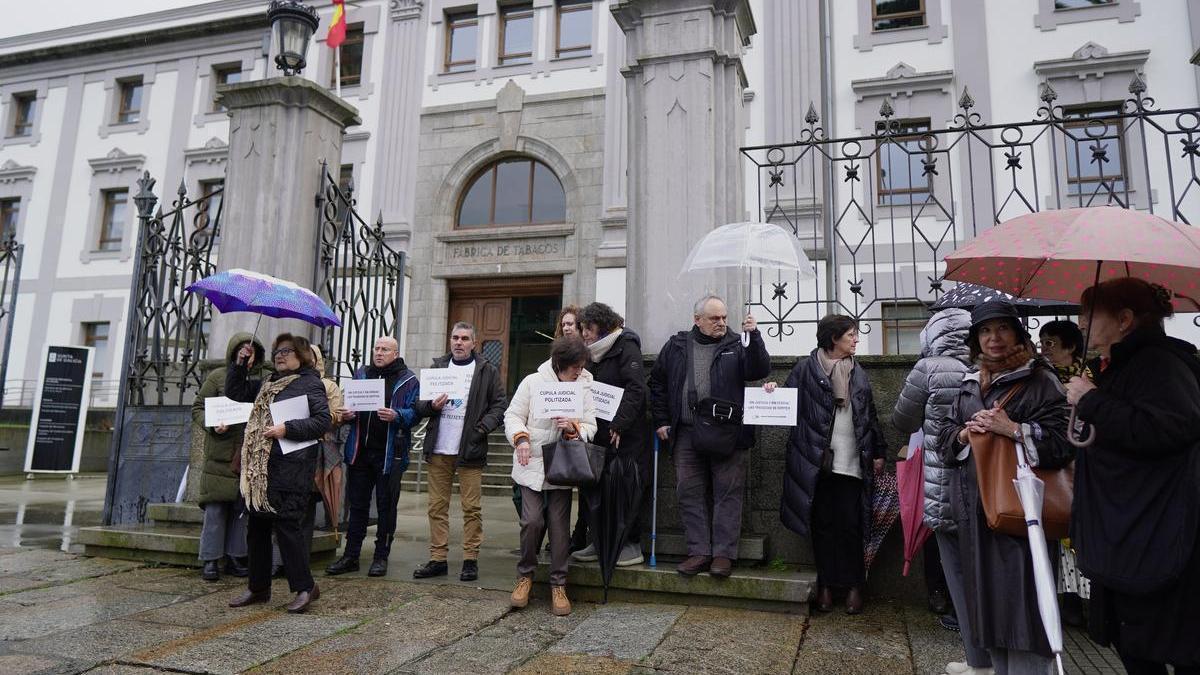 Concentración en A Coruña contra la absolución del exdirector de seguridad de Adif tras el accidente de Angrois