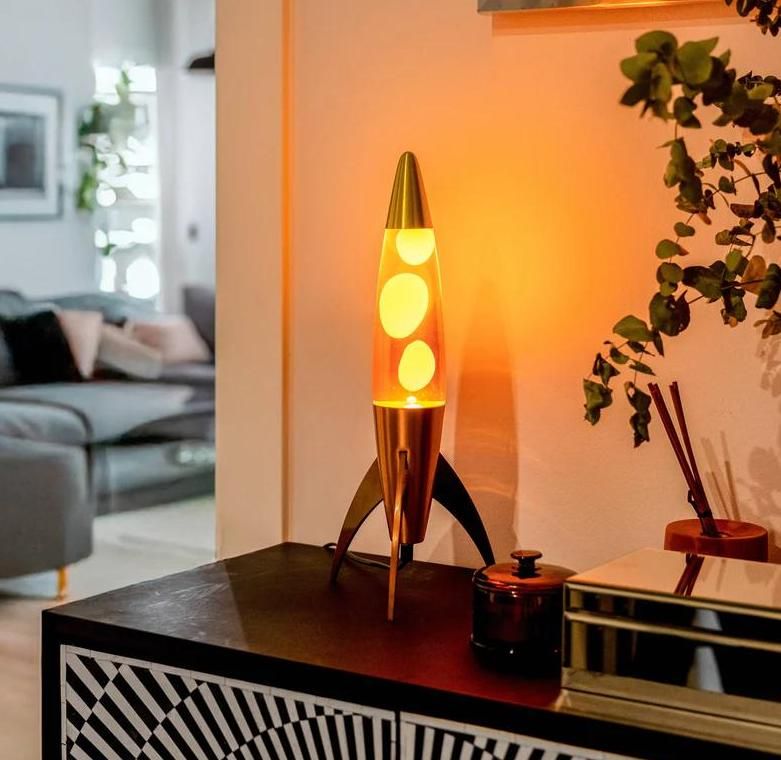 Lámpara de lava rocket.