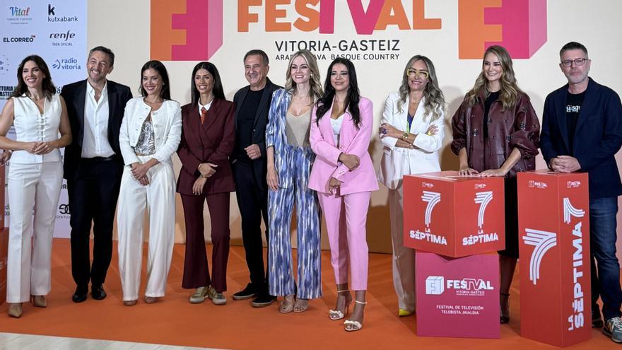 Javier Ruiz, Sarah Santaolalla y Alba Carrillo posan durante la presentación de la apuesta de talentos de La Séptima en el FesTVal.