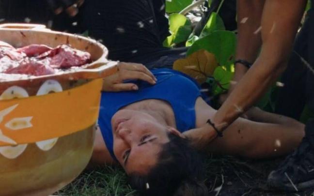 Andrea se desmaya en 'El Conquistador'.