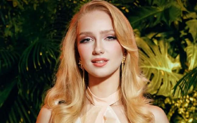 Miss Noruega, vestida 'normal'.