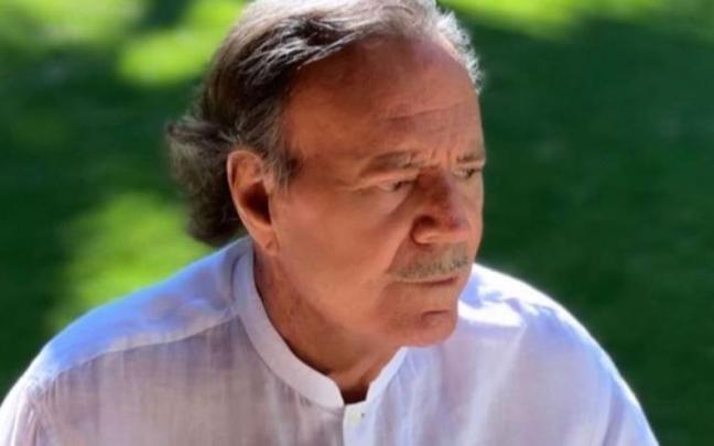 Julio Iglesias se está construyendo un mega yate