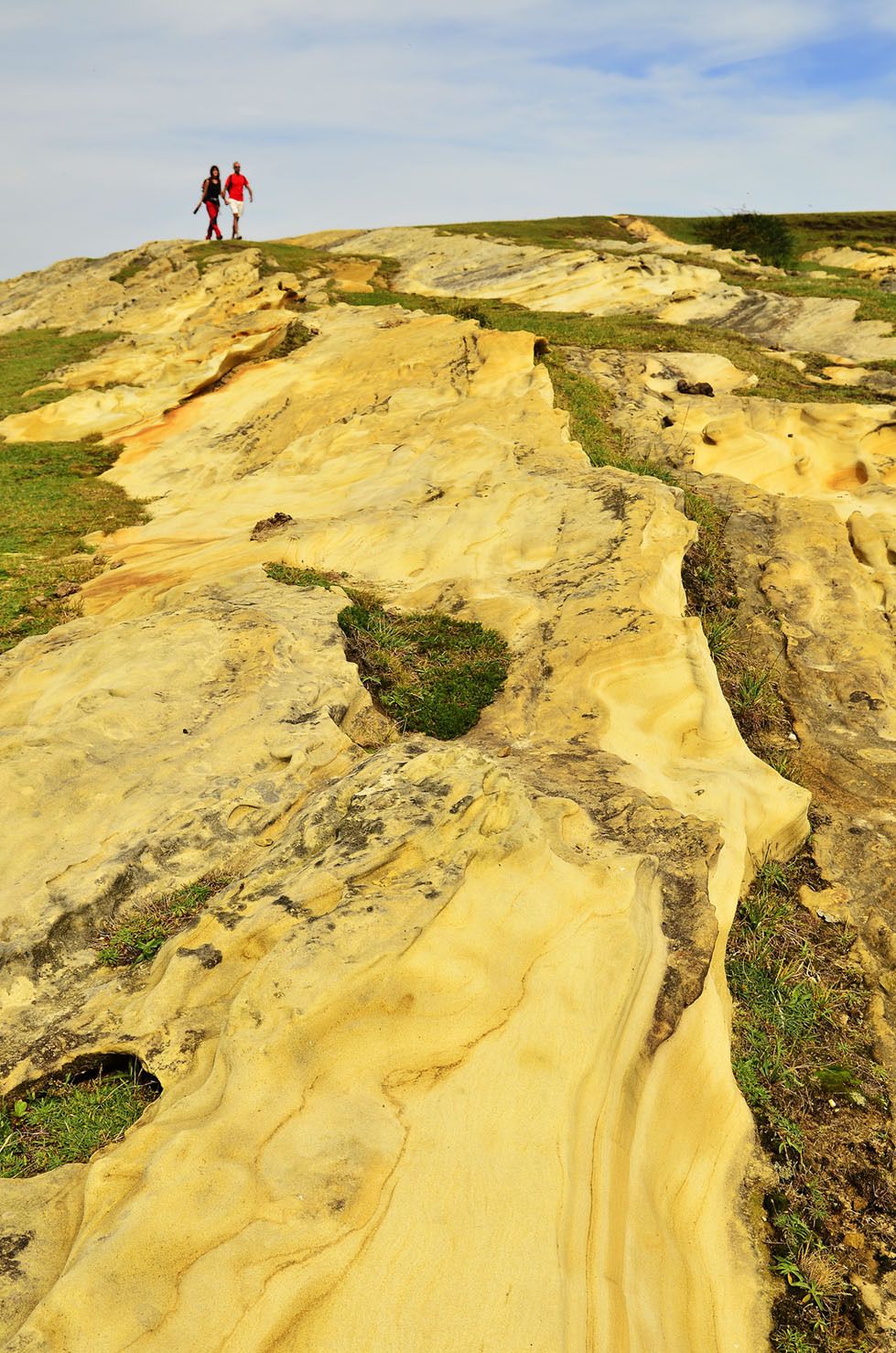 Caminantes por el monte Jaizkibel.