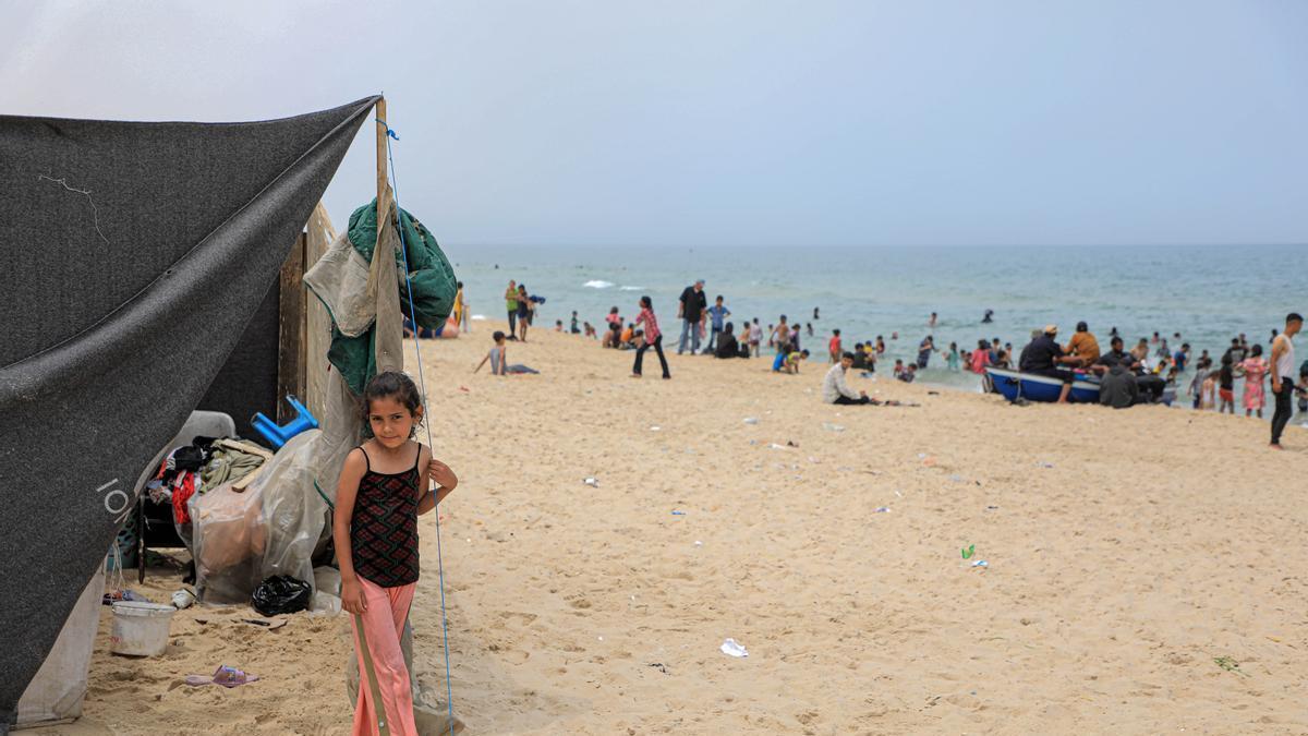 Palestinos evacuados de Rafah.