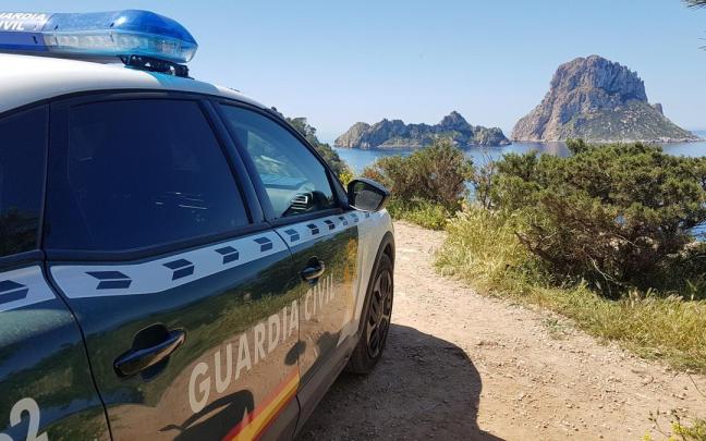 Coche de la Guardia Civil en Ibiza.