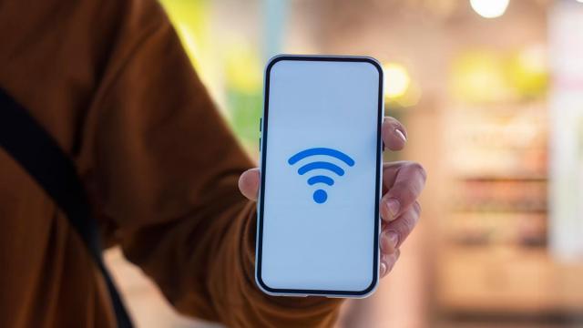 Un teléfono móvil con el icono del Wi-Fi.