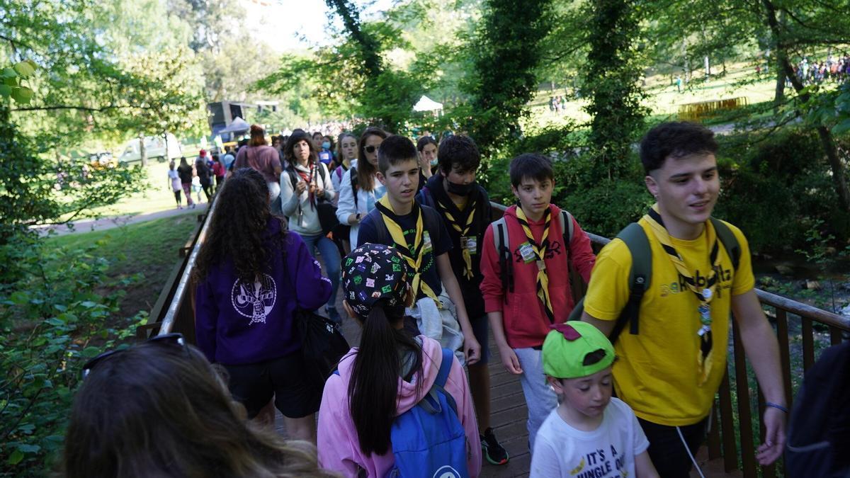 Bajo el lema 'Eskuak Lotuz bat egin', alrededor de 2.500 eskauts de todo Bizkaia se reunieron el año pasado en el parque Gorostiza de Barakaldo.