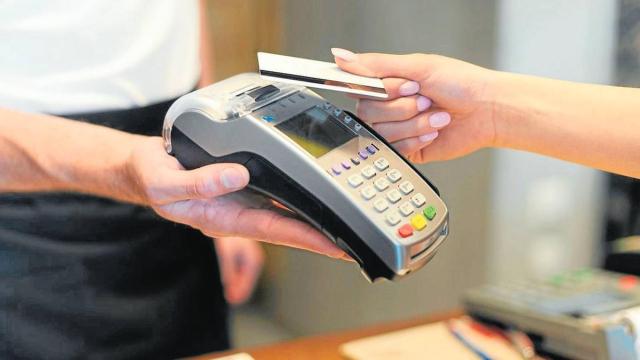 Más de la mitad de los pagos distintos al efectivo se realizan con tarjeta.