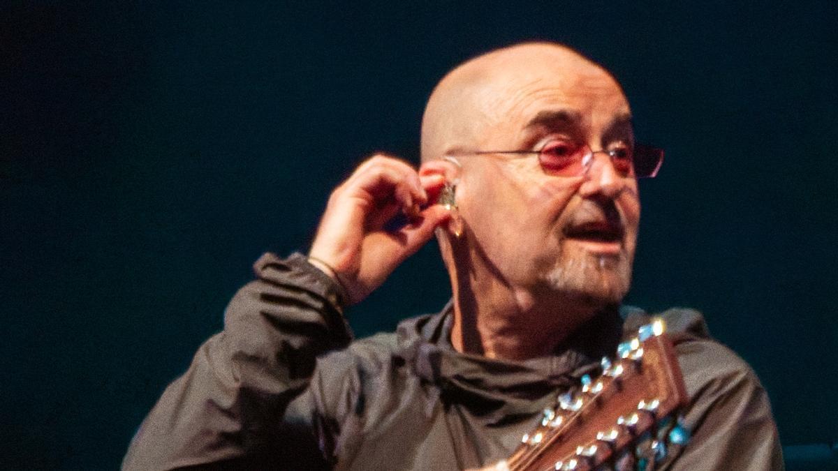 Paul "Bonehead" Arthurs