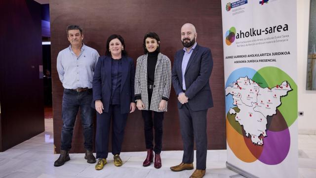 Nerea Melgosa, Xabier Legarreta, Ignacio Fariña y Rocío Calderón en la presentación del balance de Aholku Sarea 2025