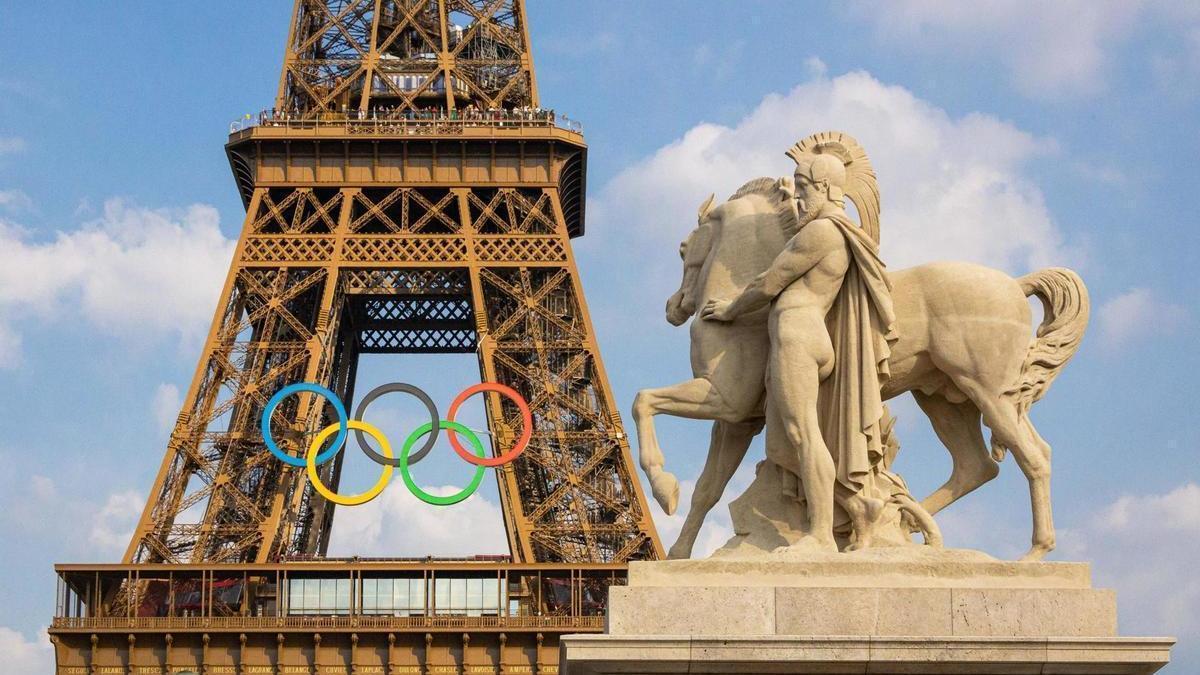 La Torre Eiffel, preparada para los Juegos Olímpicos París 2024.