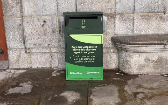 El buzón de Bateralabs se ha colocado junto a la entrada principal a la casa consistorial.