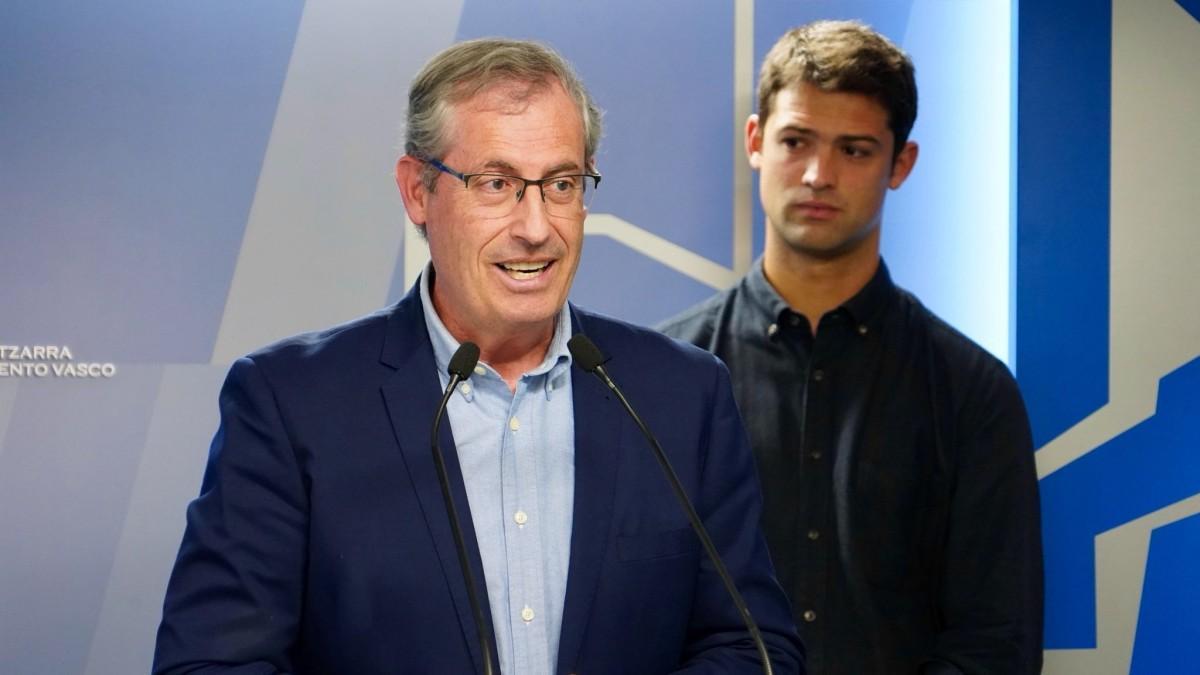 El burukide Markel Olano, con Joseba Díez Antxustegi