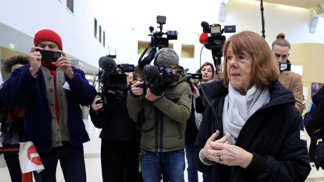 Gisèle Pelicot llega al juzgado de Aviñón.