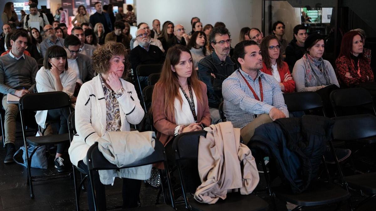 Asistentes a la presentación de proyectos nominados a los premios SciencEkaitza 2023