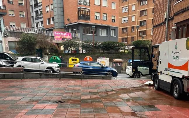 El nuevo vehículo lava aceras ya está en funcionamiento